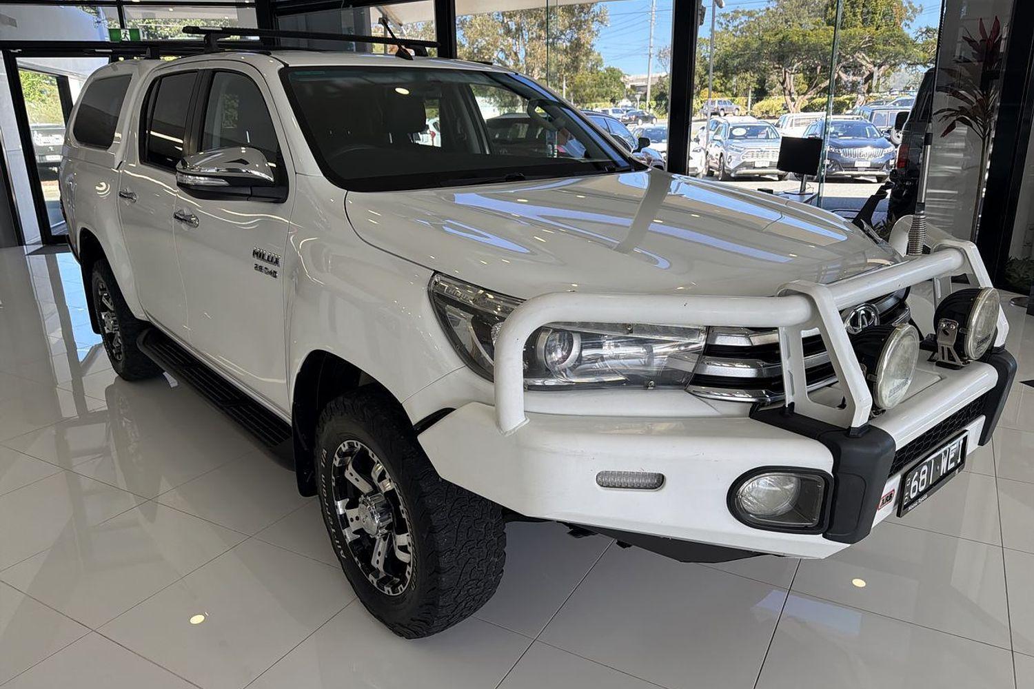 2016 Toyota Hilux SR5 in White