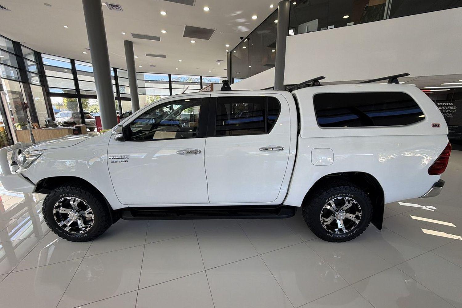 2016 Toyota Hilux SR5 in White
