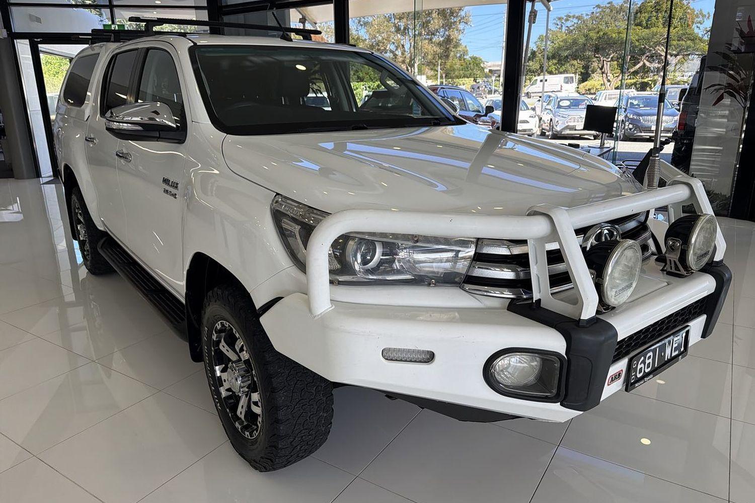 2016 Toyota Hilux SR5 in White