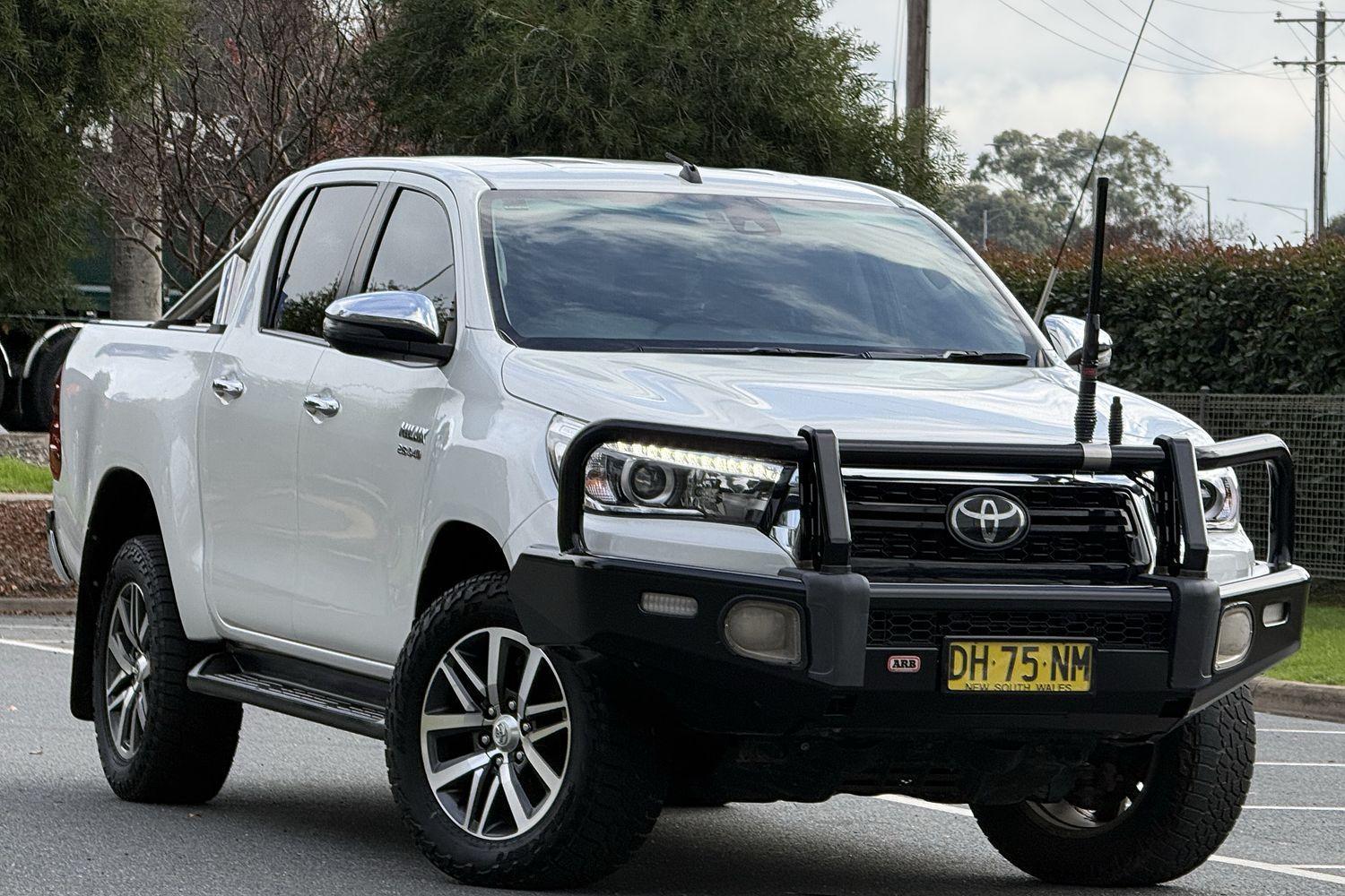 2020 Toyota Hilux SR5 in White