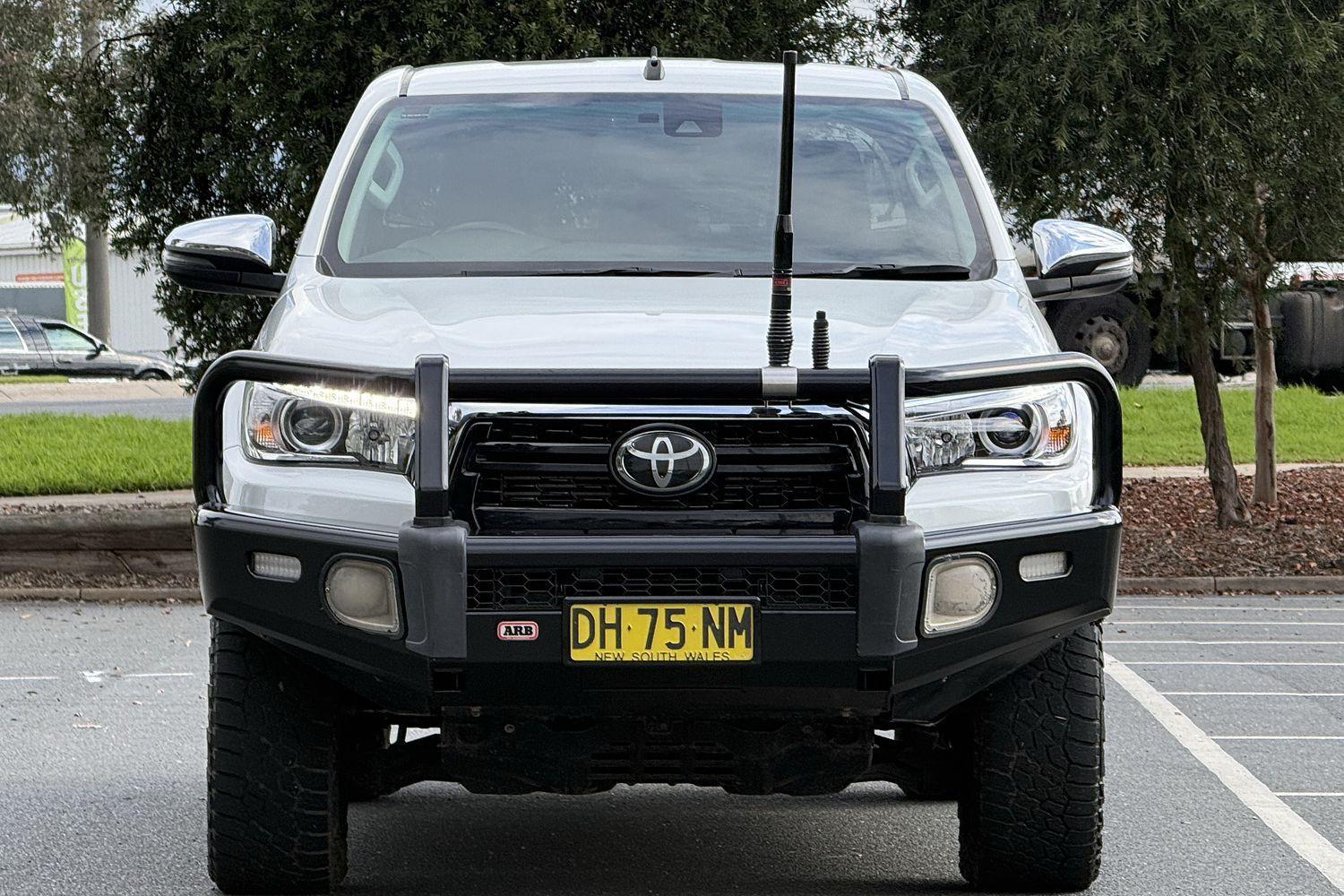 2020 Toyota Hilux SR5 in White