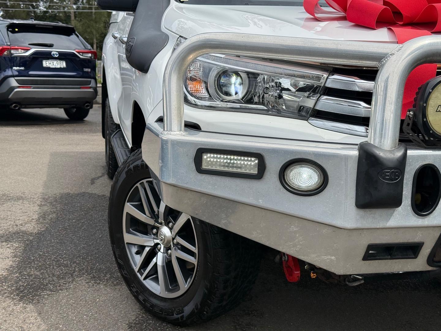 2017 Toyota Hilux SR5 in White