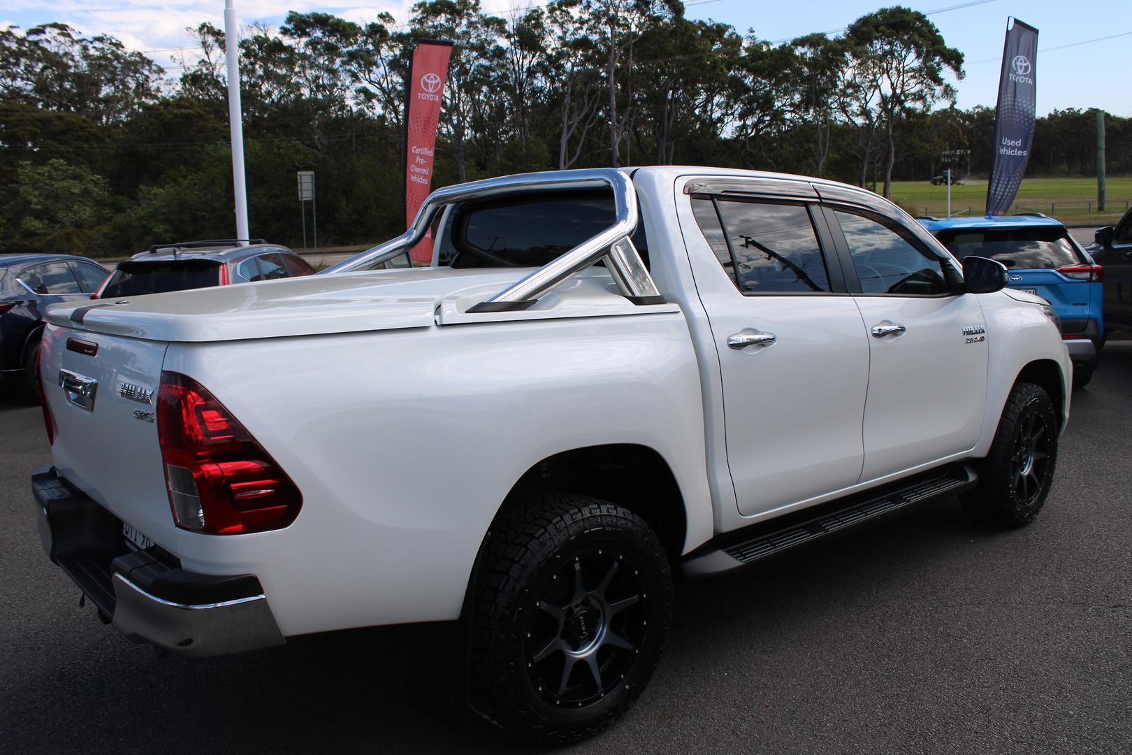 2018 Toyota Hilux SR5 in White
