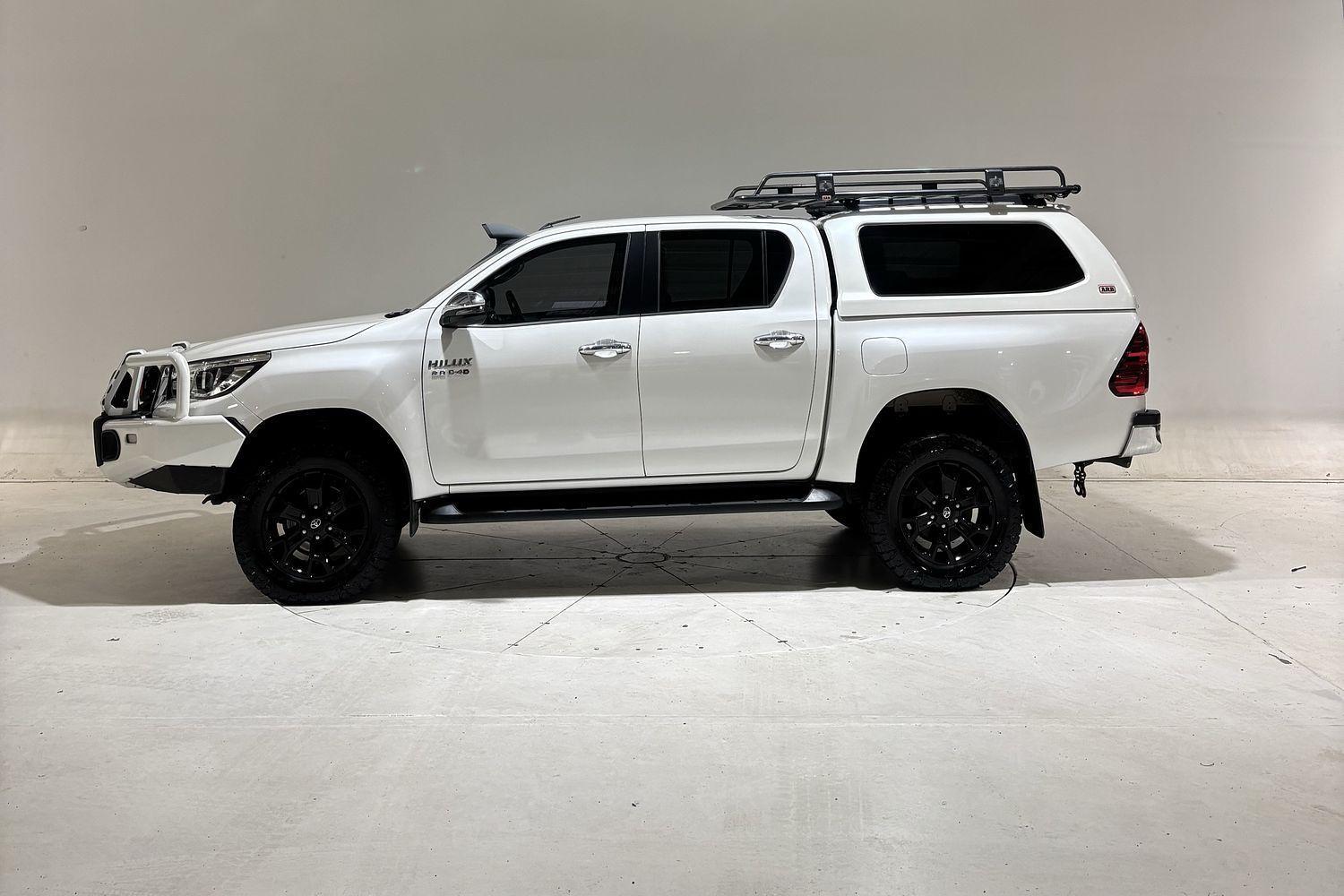 2018 Toyota Hilux SR5 in White