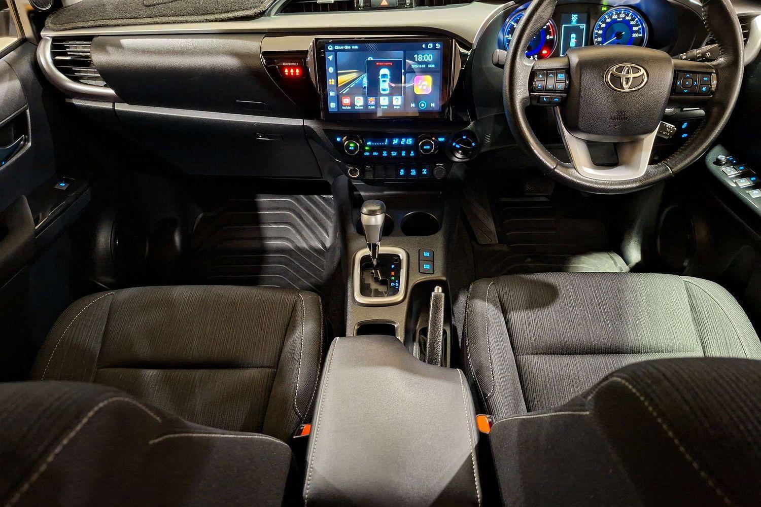 2019 Toyota Hilux SR5 in White