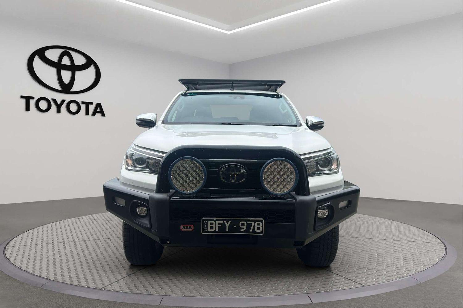 2020 Toyota Hilux SR5 in White