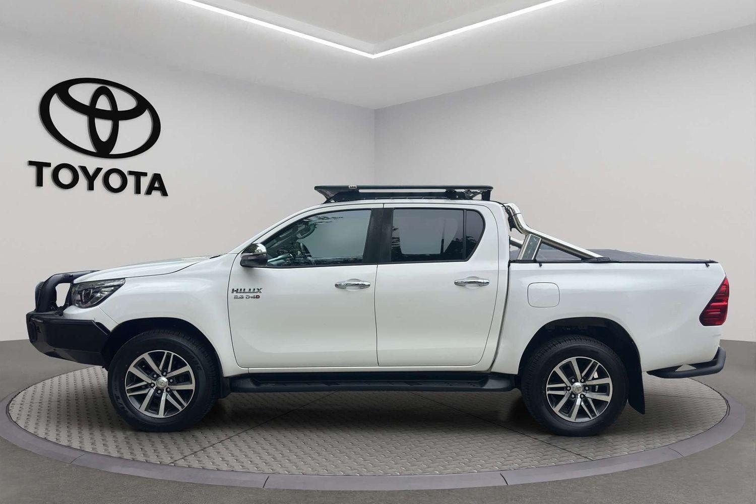 2020 Toyota Hilux SR5 in White