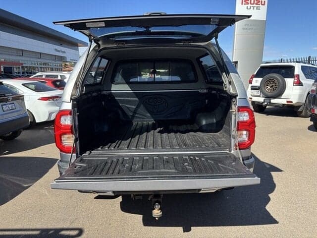 2016 Toyota Hilux SR5 in Silver
