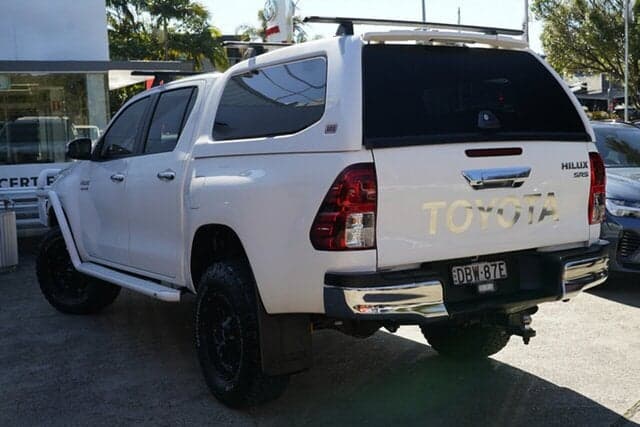 2015 Toyota Hilux SR5 in White