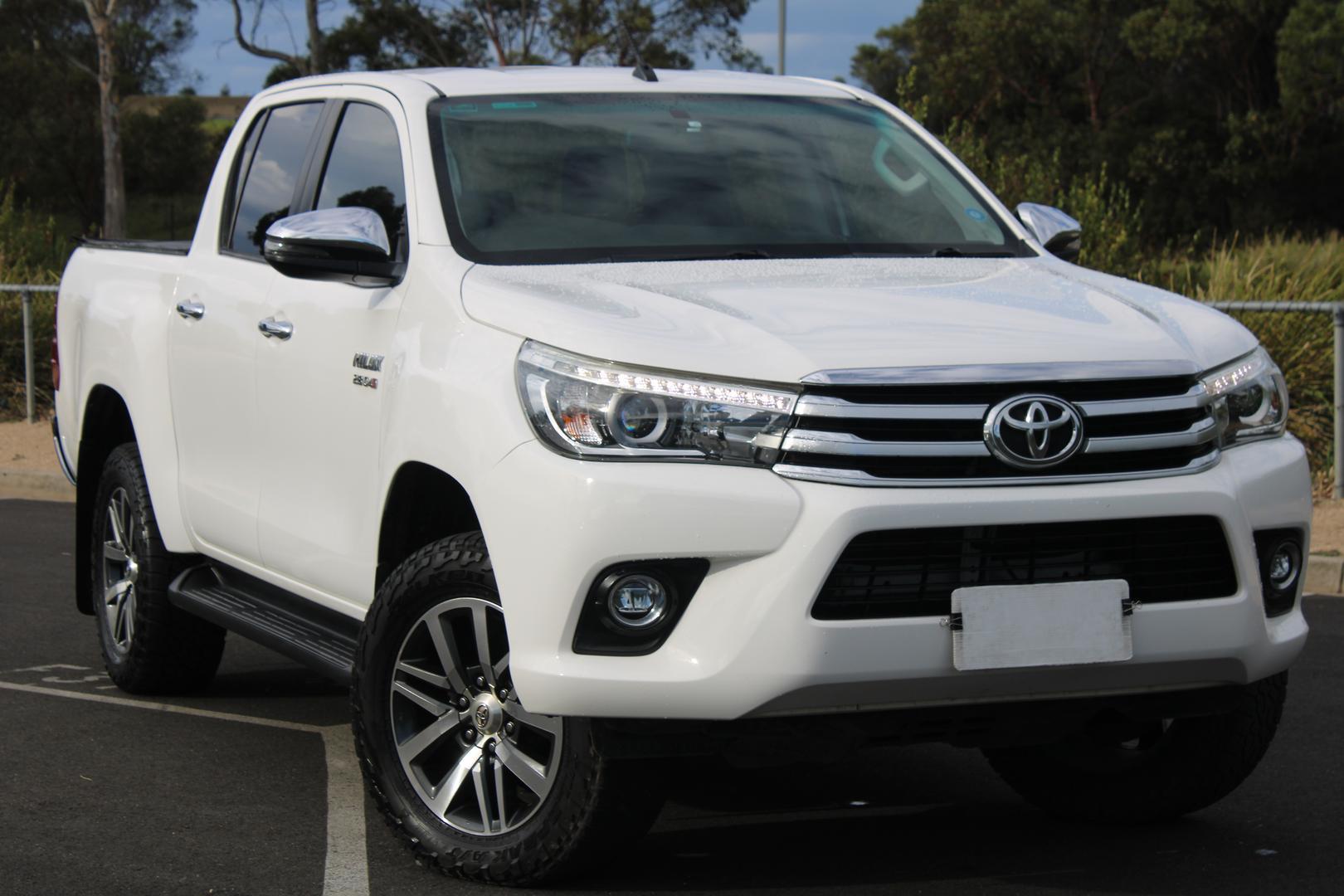 2017 Toyota Hilux SR5 in White