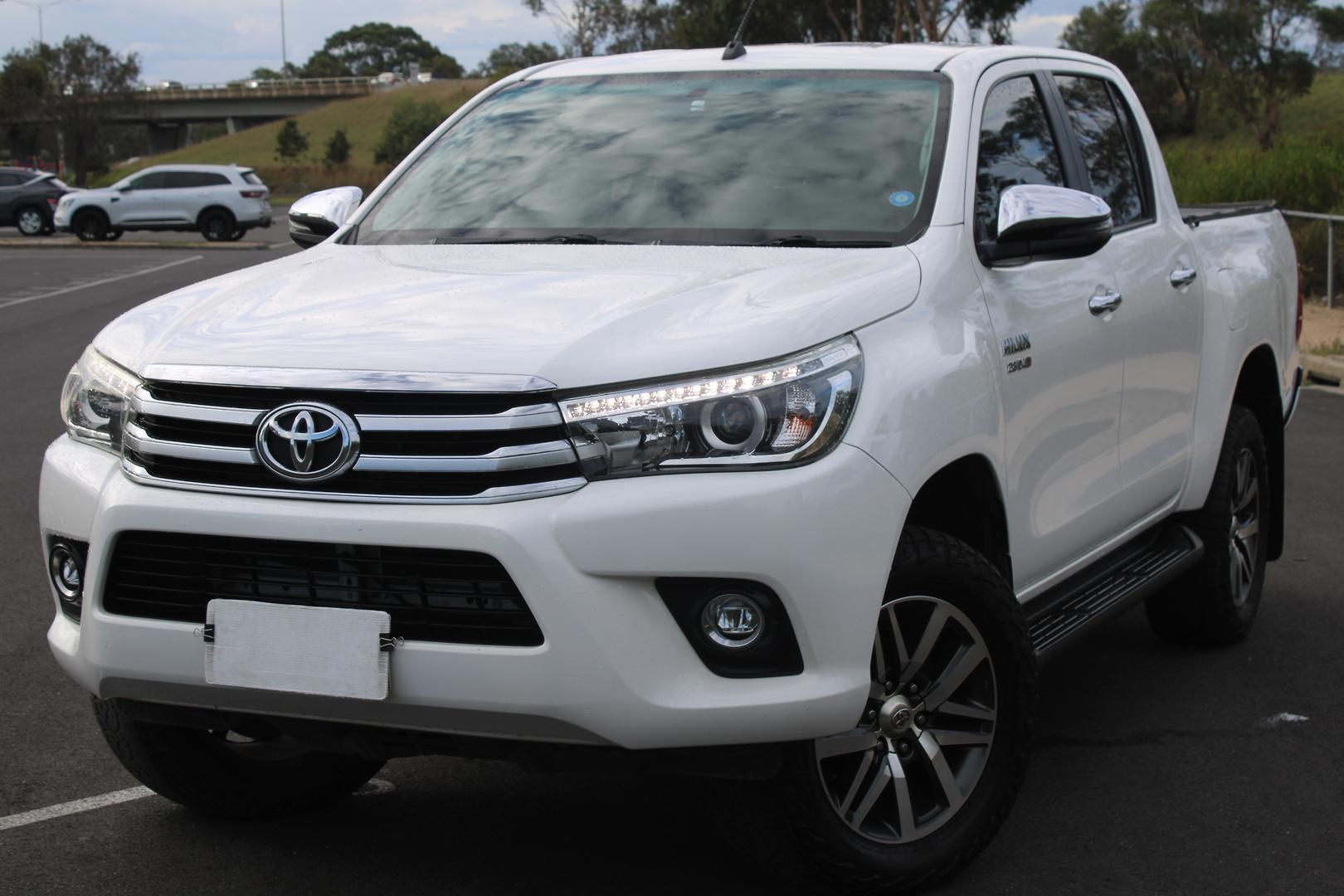 2017 Toyota Hilux SR5 in White
