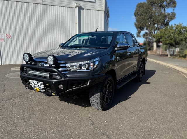 2017 Toyota Hilux SR5 in Silver