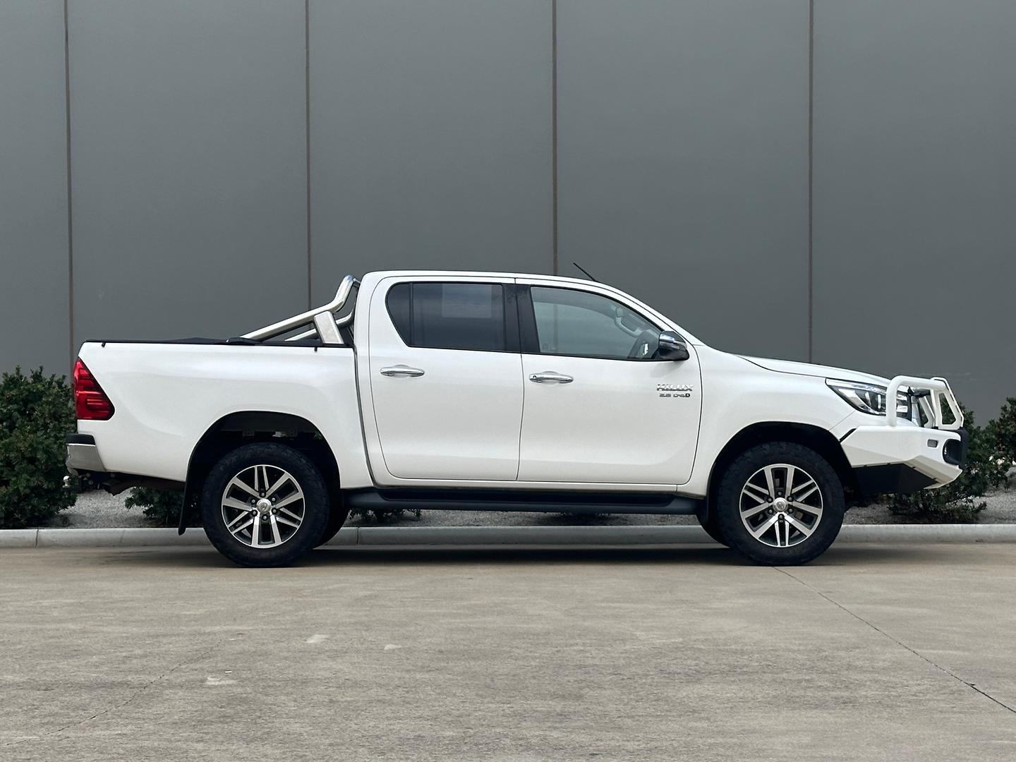 2019 Toyota Hilux SR5 in White