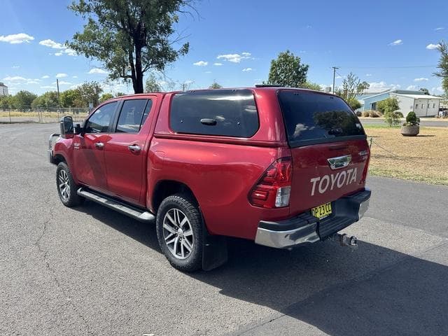 2015 Toyota Hilux SR5 in Red