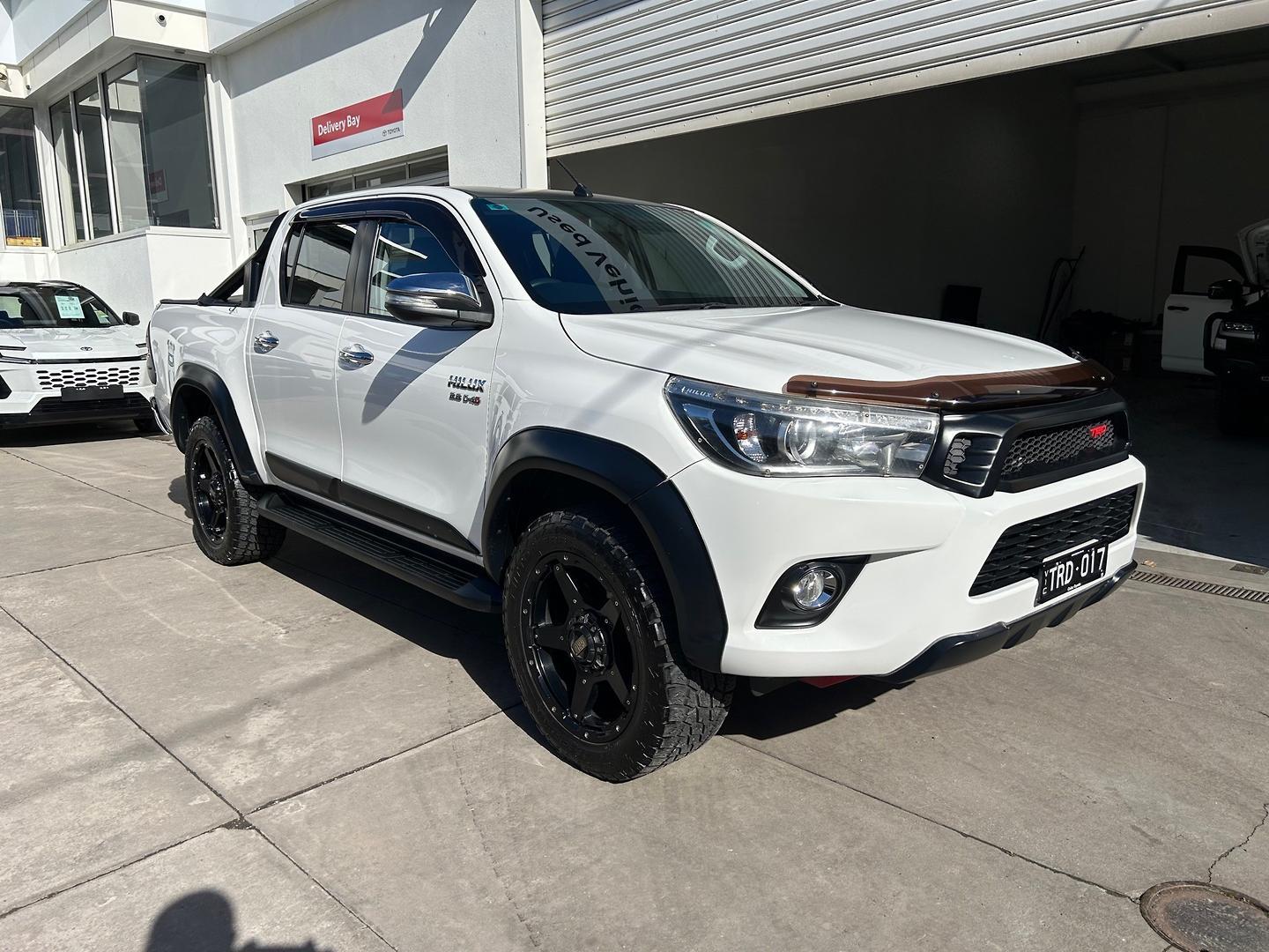2017 Toyota Hilux SR5 in White