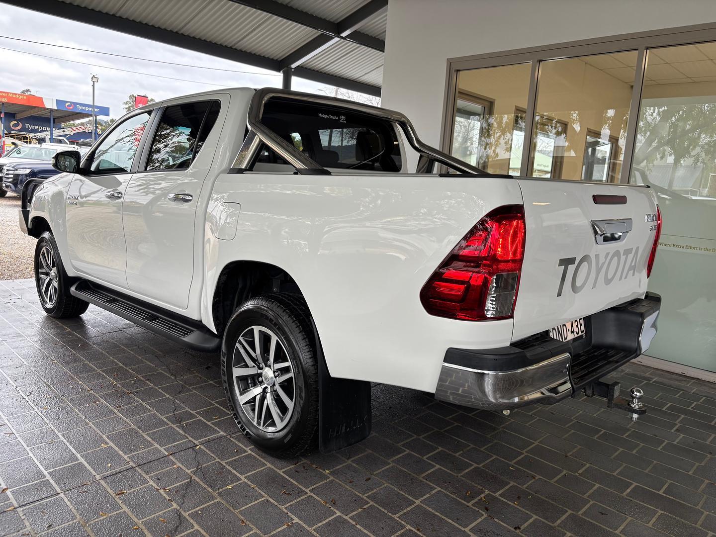 2017 Toyota Hilux SR5 in White