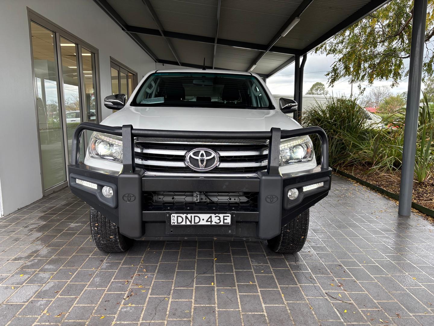 2017 Toyota Hilux SR5 in White