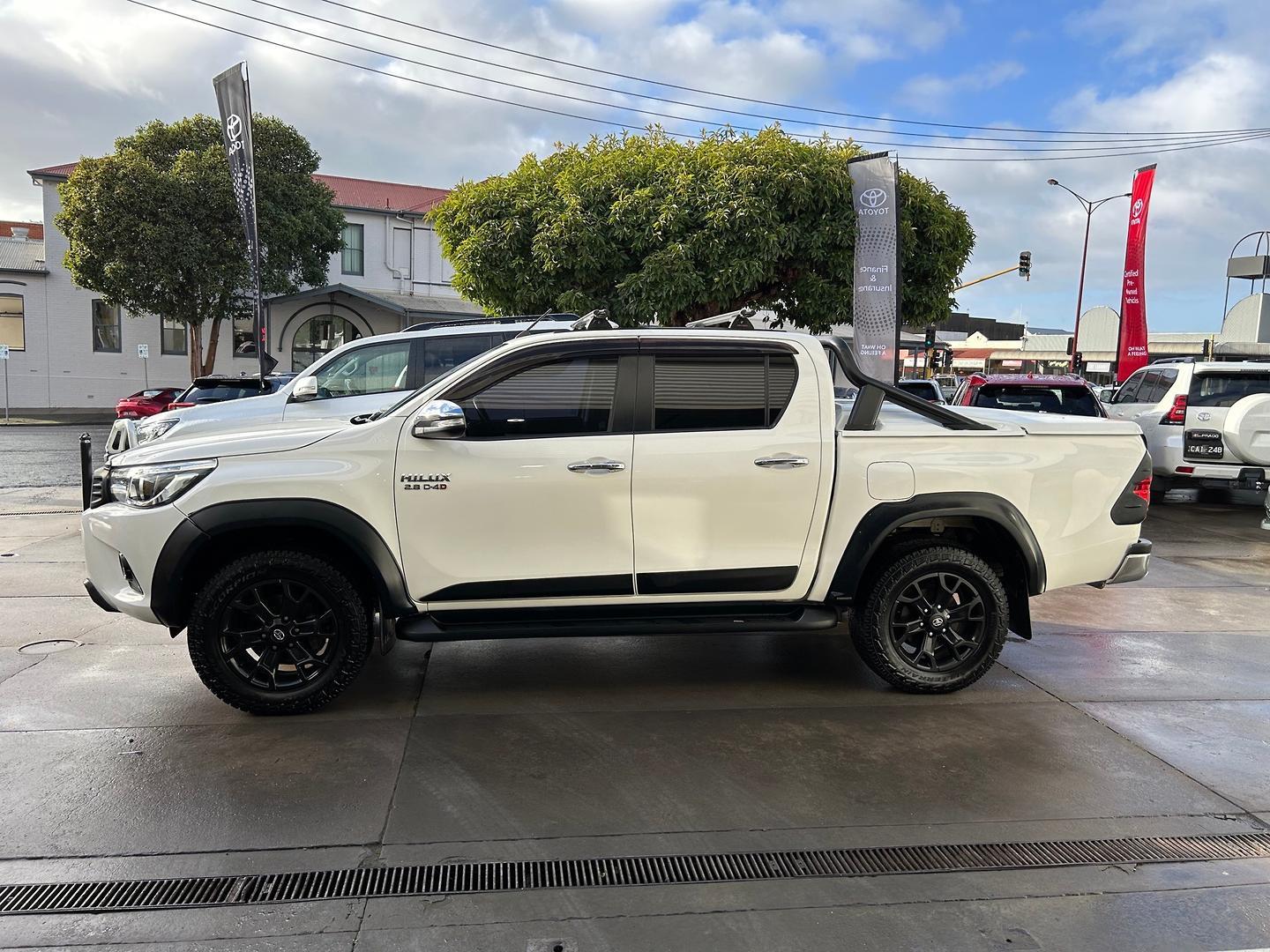 2017 Toyota Hilux SR5 in White