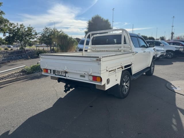 2017 Toyota Hilux SR5 in White