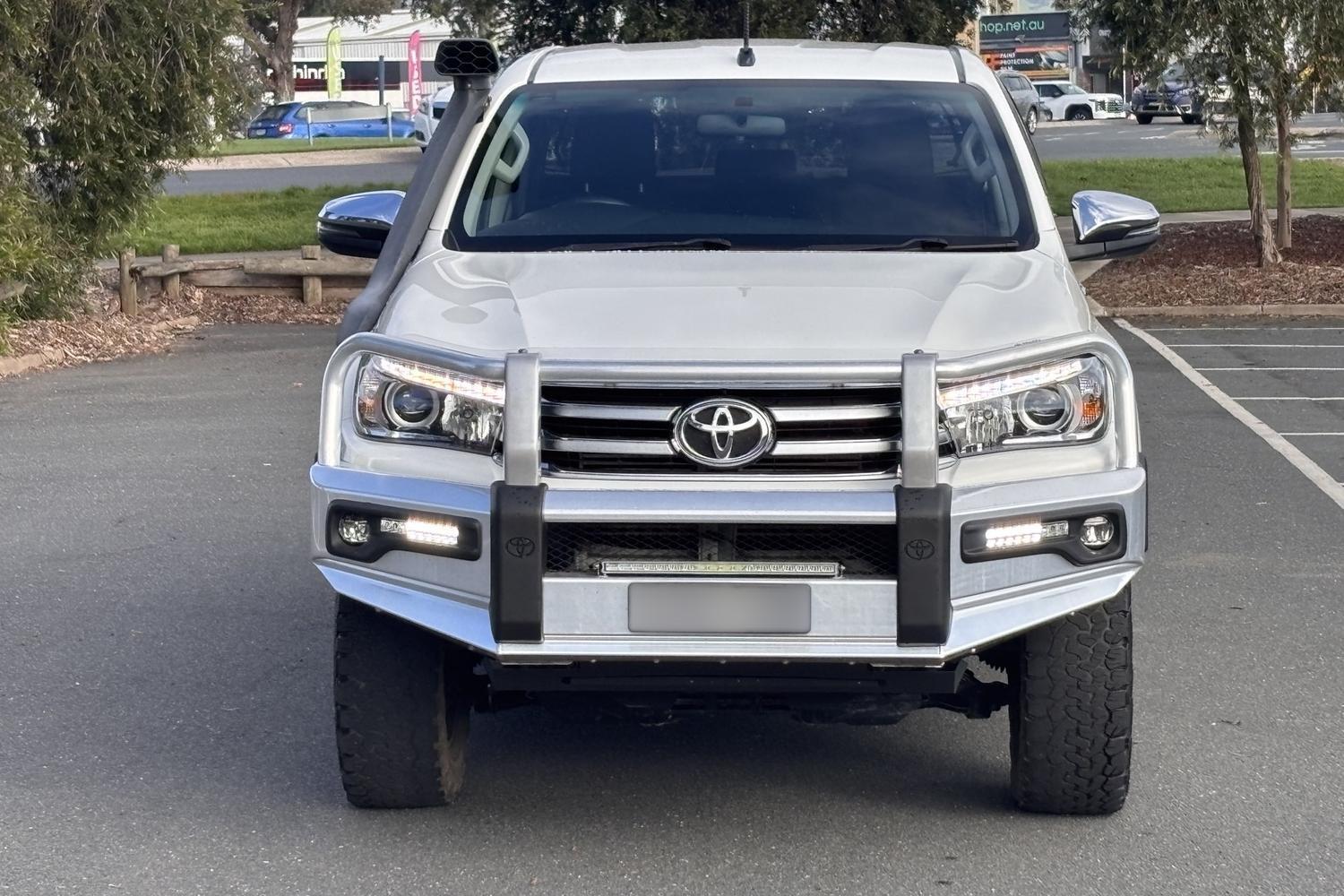 2018 Toyota Hilux SR5 in White