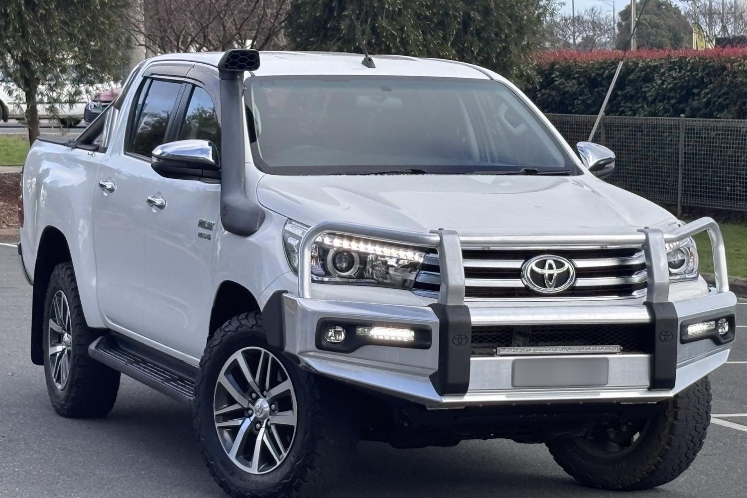2018 Toyota Hilux SR5 in White