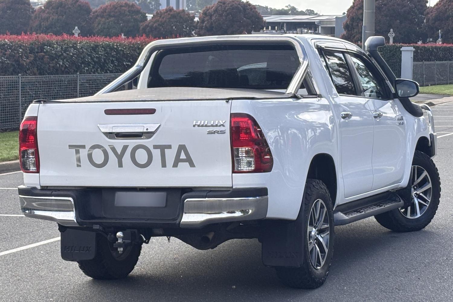2018 Toyota Hilux SR5 in White