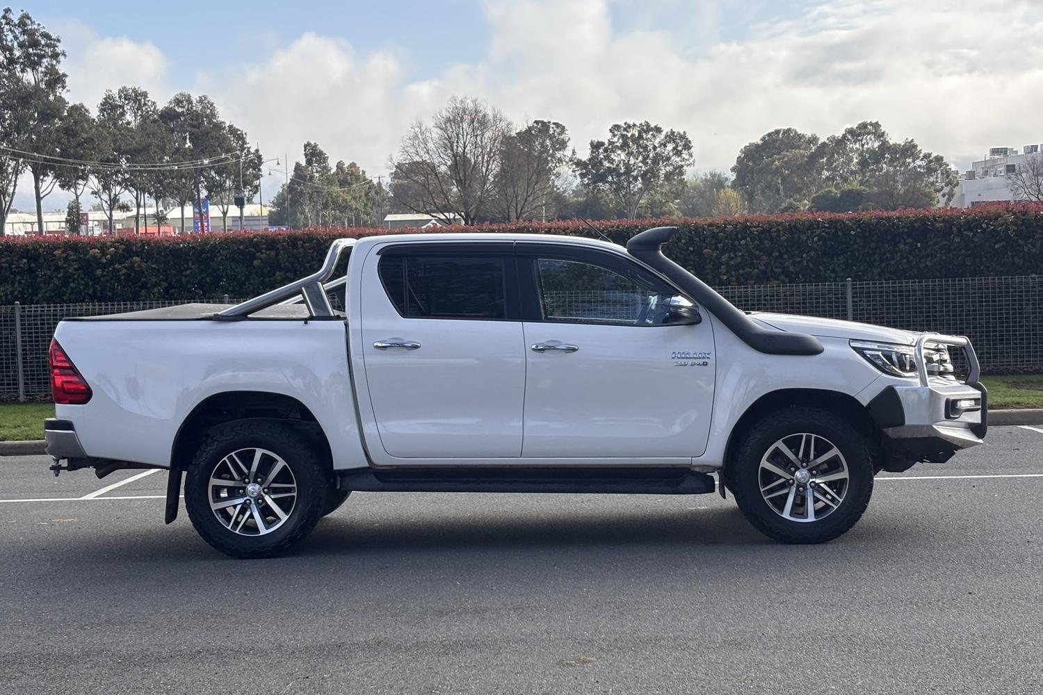 2018 Toyota Hilux SR5 in White