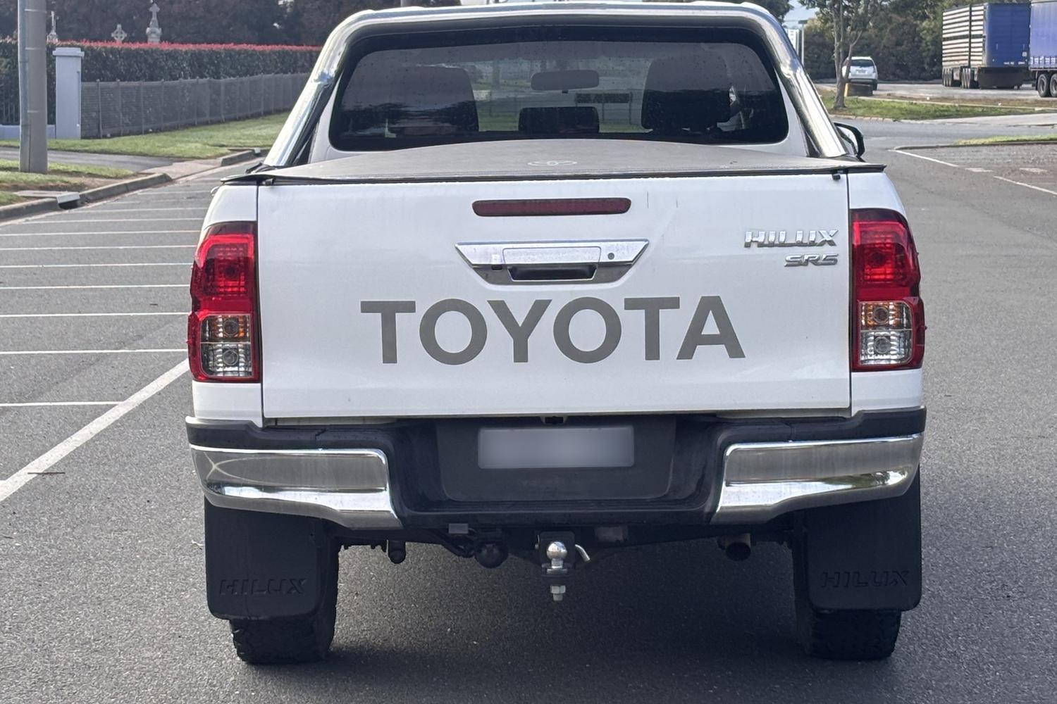 2018 Toyota Hilux SR5 in White