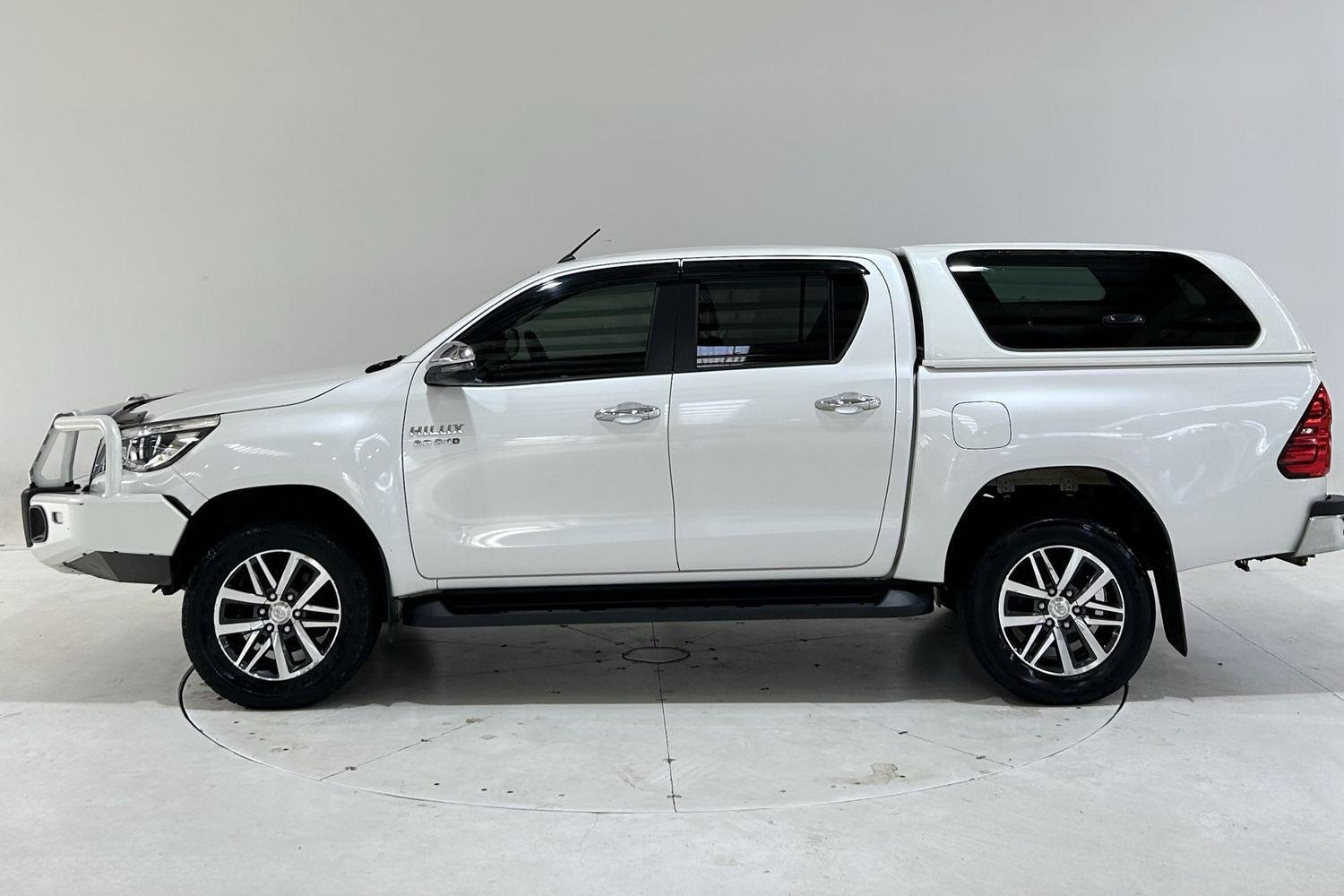 2018 Toyota Hilux SR5 in White