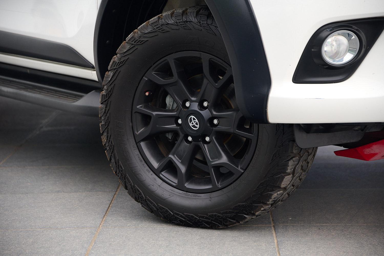 2017 Toyota Hilux SR5 in White