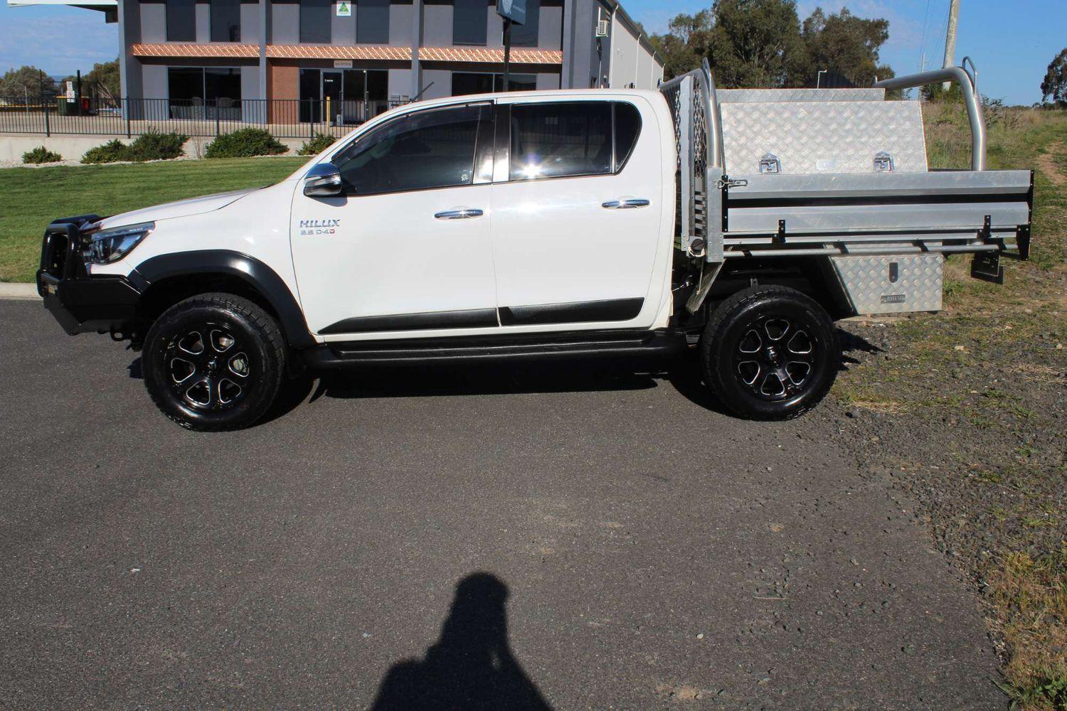 2017 Toyota Hilux SR5 in White