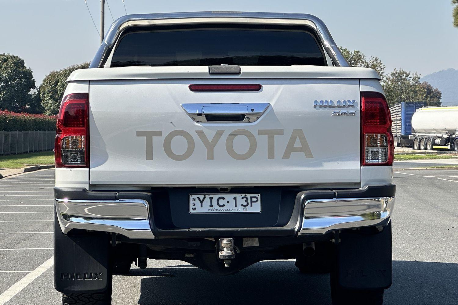 2017 Toyota Hilux SR5 in White