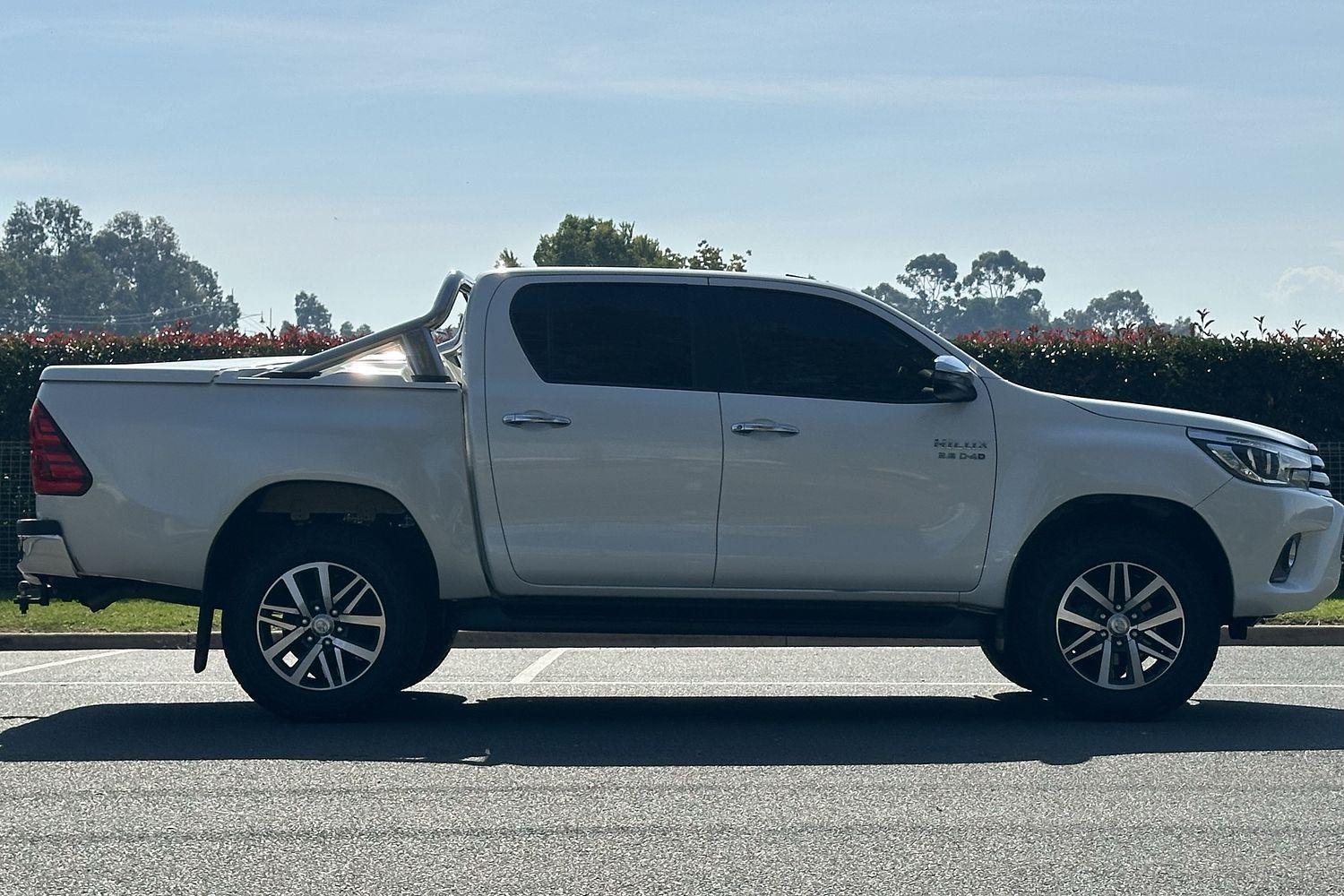 2017 Toyota Hilux SR5 in White