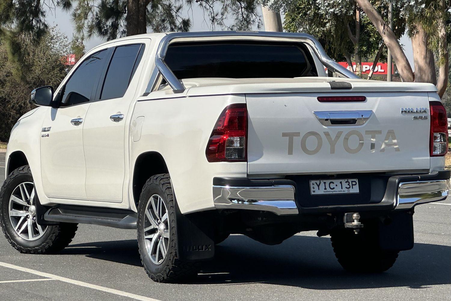 2017 Toyota Hilux SR5 in White