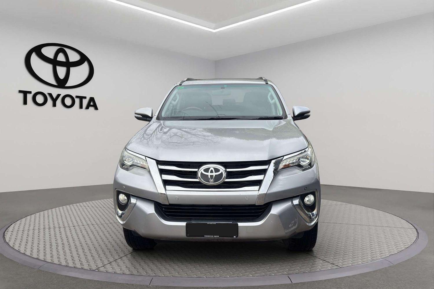 2016 Toyota Fortuner Crusade in Silver M.