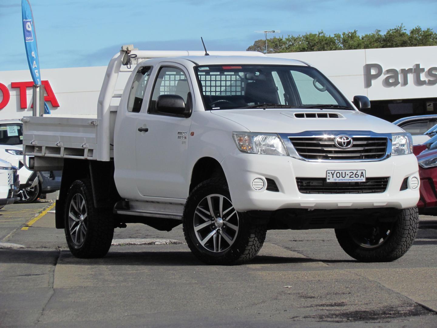 2015 Toyota Hilux SR in White