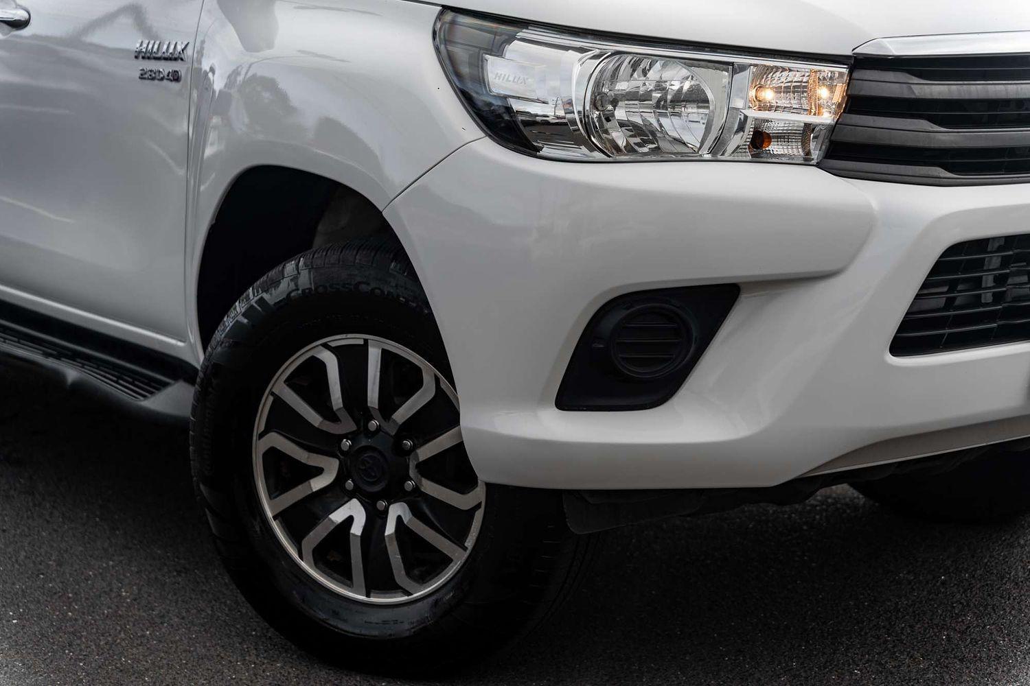 2016 Toyota Hilux SR in White
