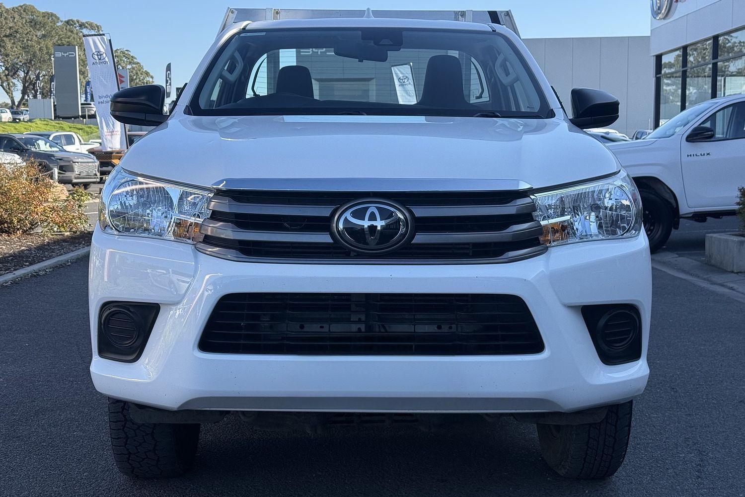 2023 Toyota Hilux SR in White
