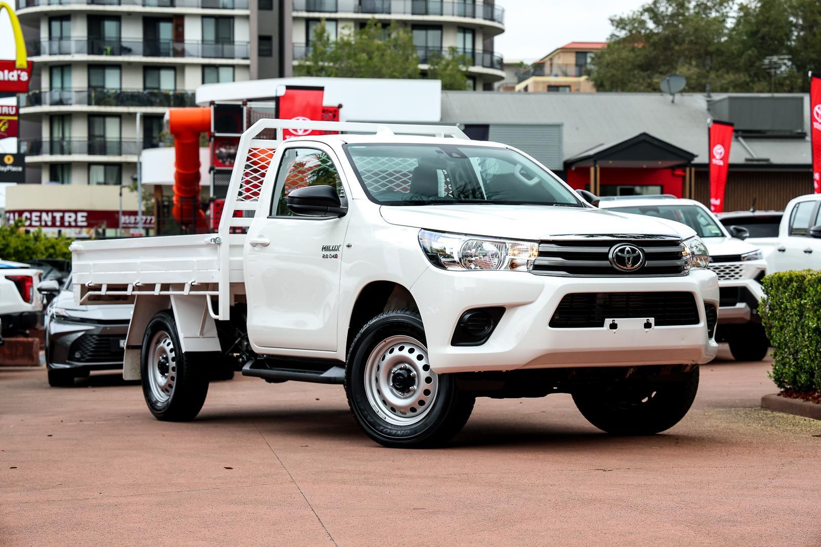 2025 Toyota Hilux SR in White