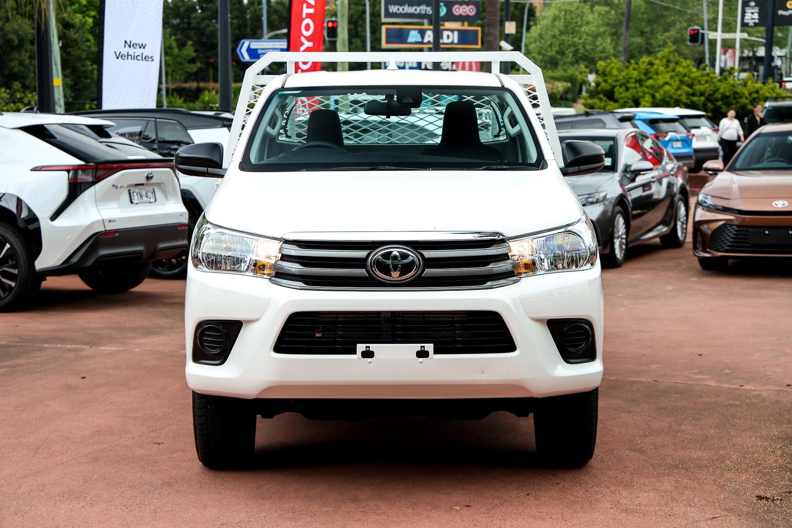 2025 Toyota Hilux SR in White