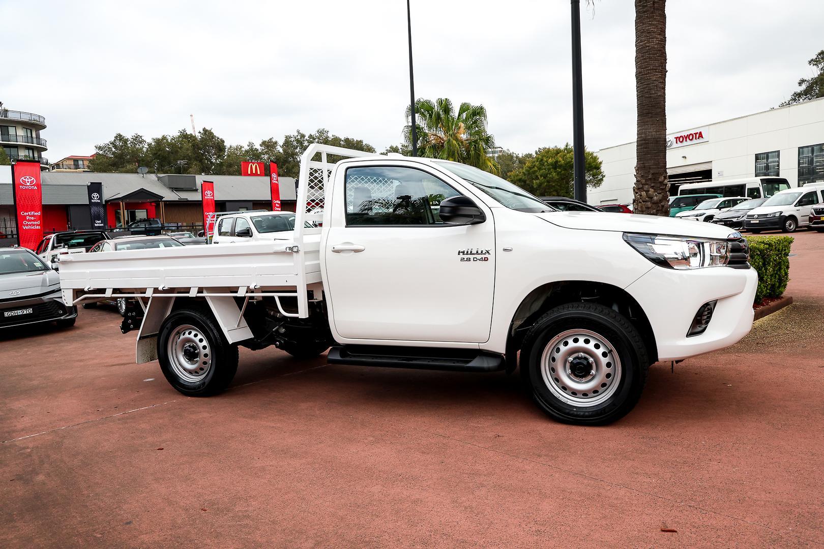 2025 Toyota Hilux SR in White