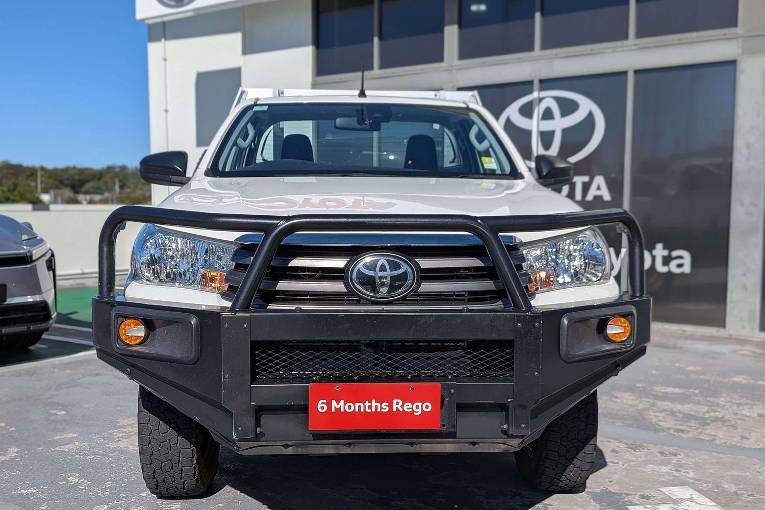 2020 Toyota Hilux SR in White