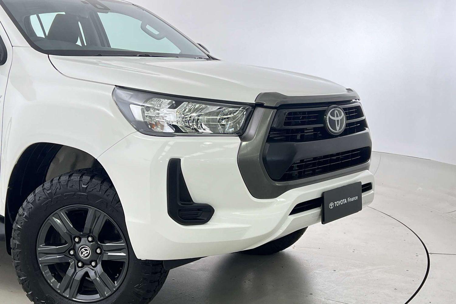 2023 Toyota Hilux SR in White