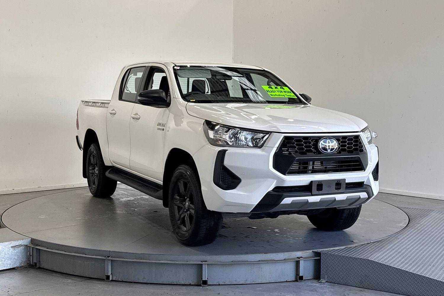 2025 Toyota Hilux SR in White