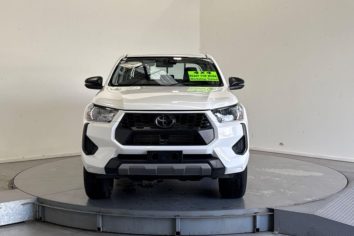 2025 Toyota Hilux SR in White
