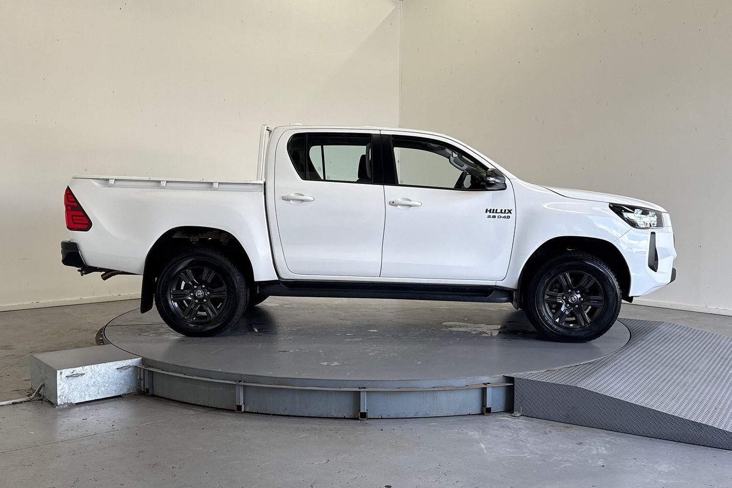 2025 Toyota Hilux SR in White