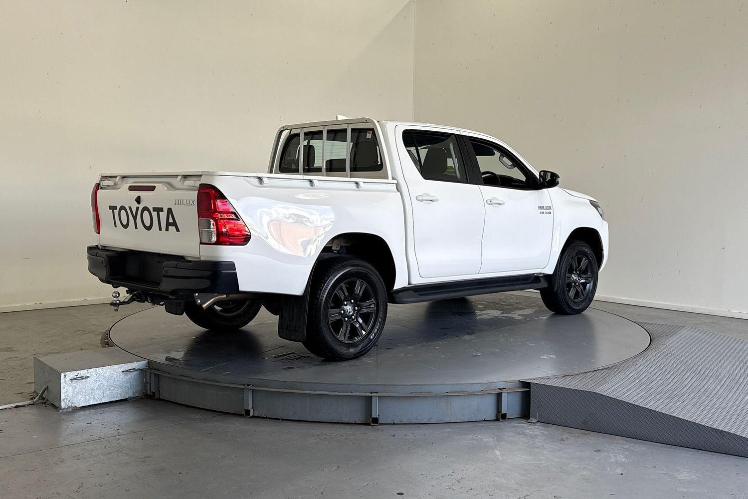 2025 Toyota Hilux SR in White