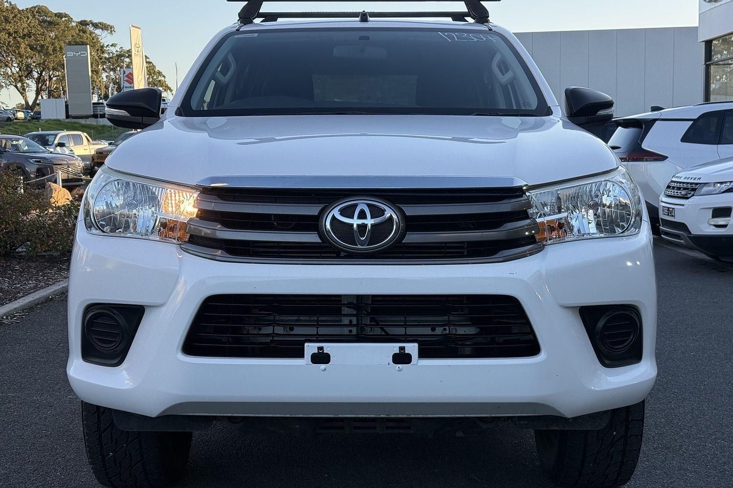 2016 Toyota Hilux SR in White