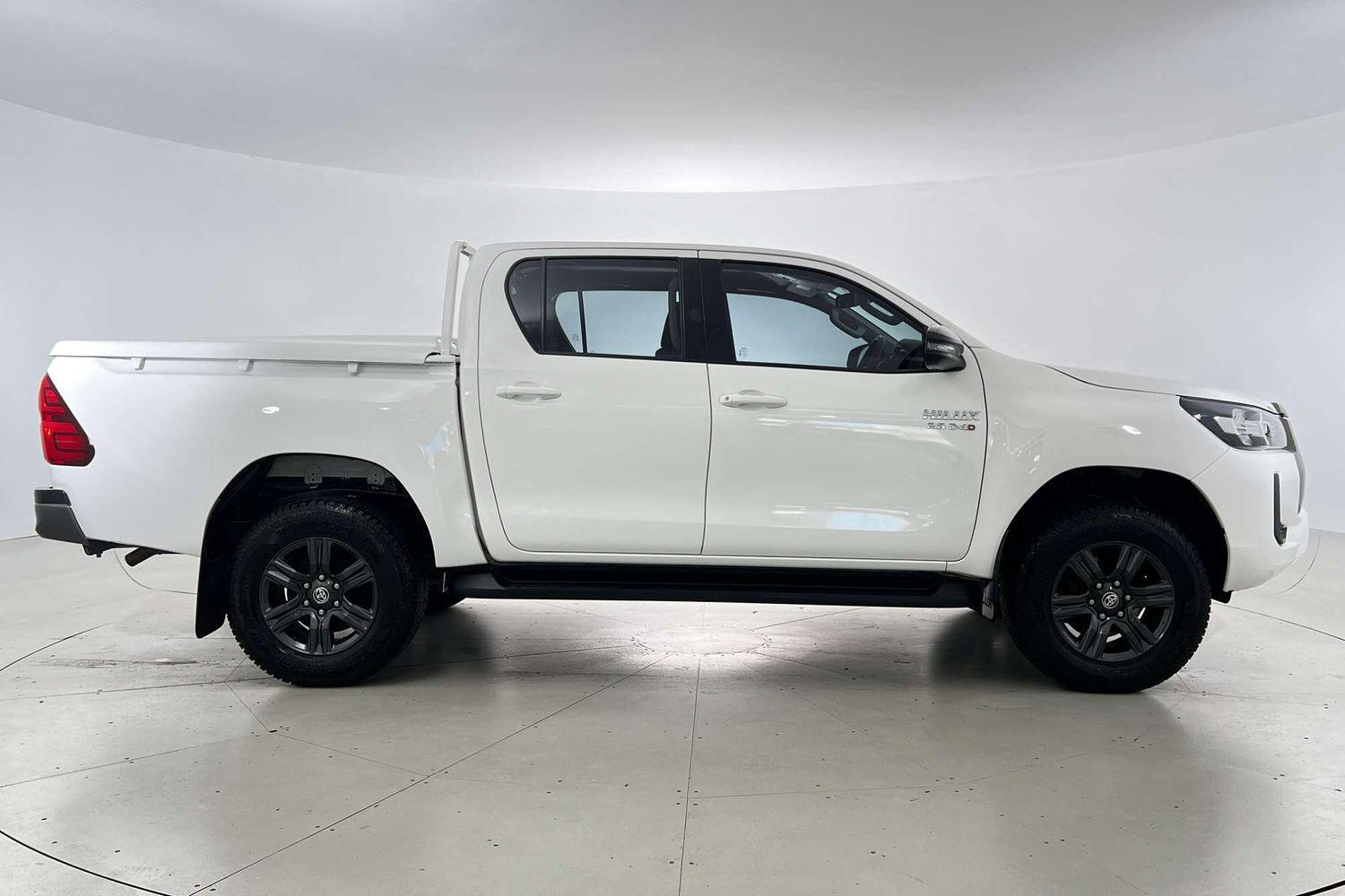 2023 Toyota Hilux SR in White