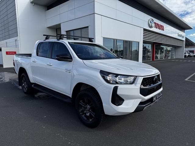 2025 Toyota Hilux SR in White